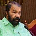 ഗവര്‍ണര്‍ ആരിഫ് മുഹമ്മദ് ഖാന്റെ ഷാളിന് തീപിടിച്ചു; സംഭവം പാലക്കാട് ശബരി ആശ്രമിത്തിലെ ചടങ്ങിനിടെ