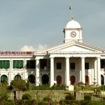 കുറ്റ്യാടി ചുരത്തിൽ ട്രാവലറിന് തീ പിടിച്ചു