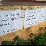 ചെങ്കല്ലുമായി വന്ന ലോറി കുത്തനെയുള്ള ഇറക്കത്തിൽ മറിഞ്ഞു, ഡ്രൈവര്‍ക്കും സഹായിക്കും പരിക്ക്